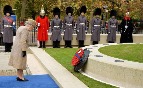 �������׵����塱�������˶�׫�����ۣ���ʶ��̬ɫ��Ũ