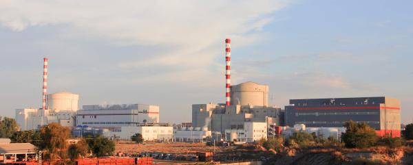 �й�Ԯ���ͻ�˹̹�˵�վ���£�ɳĮ�еĺ˵���ڵ�һվ